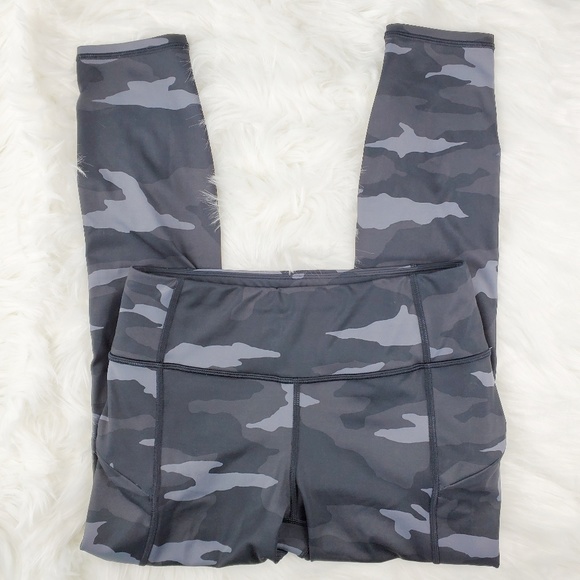 NWOT Athleta Black Camo Contender Leggings - Picture 3 of 7